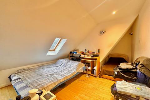 3 bedroom flat to rent, Morden Hall Road, SM4