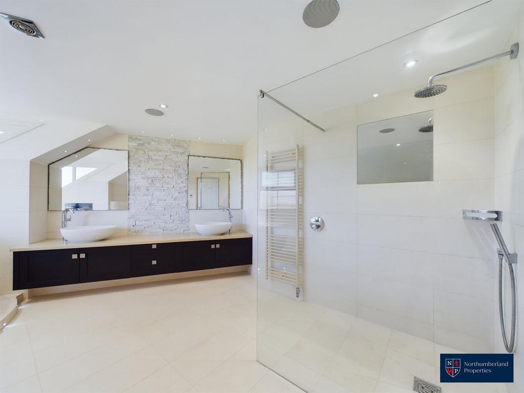 Primary En-Suite