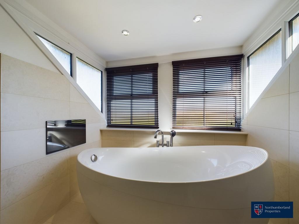 Primary En-Suite