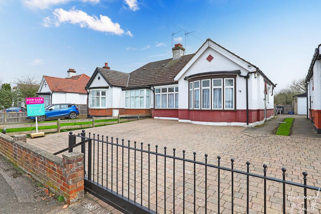 North Weald, Epping CM16 2 bed semidetached bungalow for sale £495,000