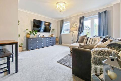 2 bedroom ground floor flat for sale, Yew Tree Road, Attleborough NR17