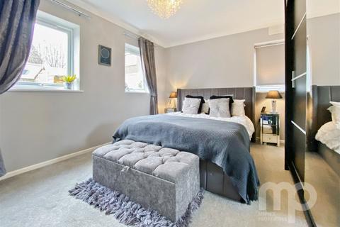 2 bedroom ground floor flat for sale, Yew Tree Road, Attleborough NR17