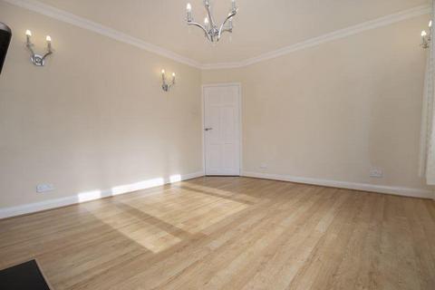 2 bedroom flat to rent - Valley Close, Pinner HA5