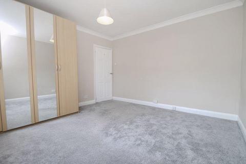 2 bedroom flat to rent - Valley Close, Pinner HA5