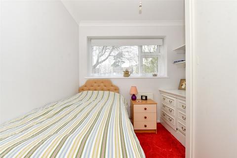 2 bedroom ground floor flat for sale - Lord Warden Avenue, Walmer, Deal, Kent