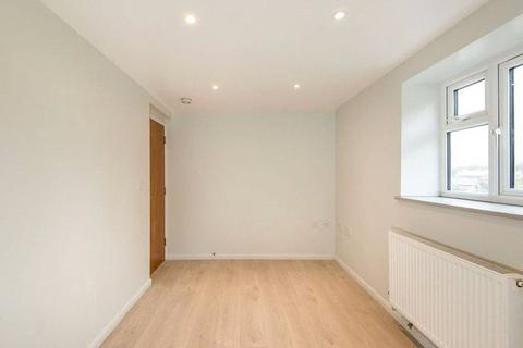 3 bedroom apartment to rent, Winchester, Hampshire SO23