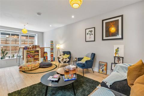 3 bedroom house for sale - Avery Walk, SW11
