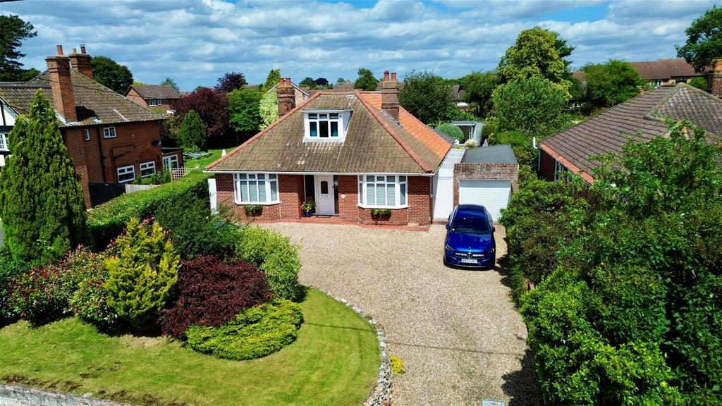Chapel Lane, Wymondham NR18 4 bed detached bungalow for sale £575,000