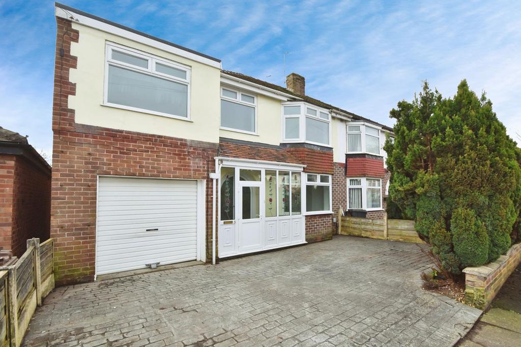 Alexander Drive, Bury, BL9 4 bed semidetached house for sale £325,000