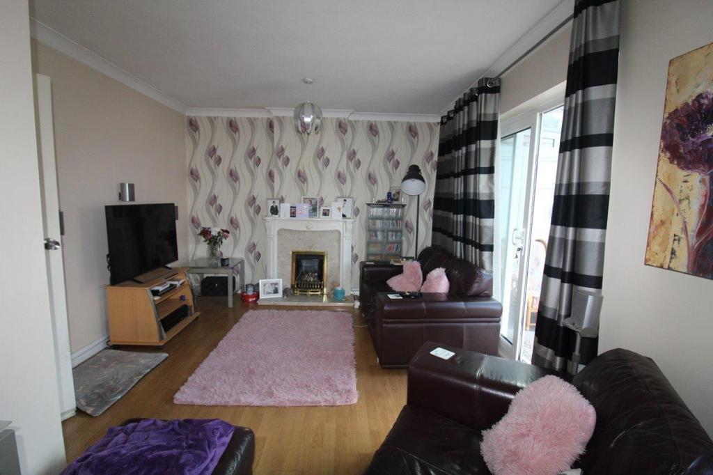 St Osyth Close, Ipswich, IP2 5 bed semidetached house for sale £300,000