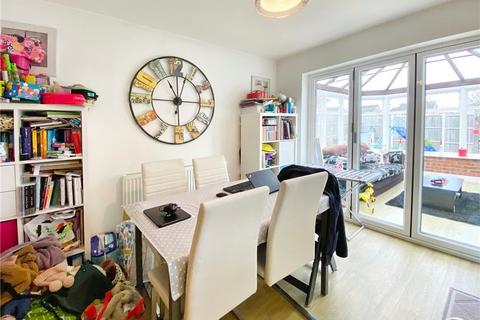 6 Doyle Gardens, Yateley, GU46 6XY