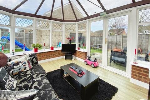 6 Doyle Gardens, Yateley, GU46 6XY