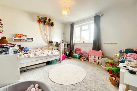 6 Doyle Gardens, Yateley, GU46 6XY