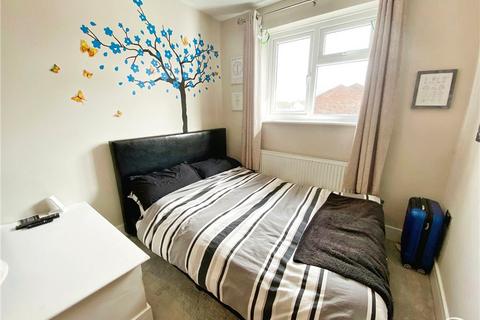 6 Doyle Gardens, Yateley, GU46 6XY