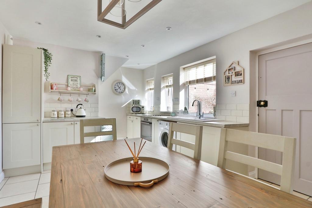 East End Road, Preston, Hull, HU12 8UJ 3 bed terraced house for sale