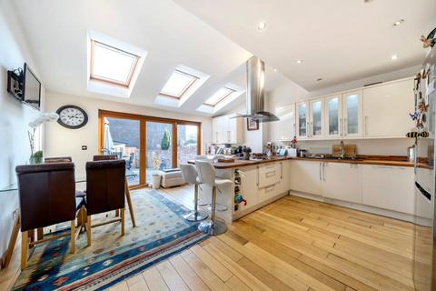 68 Munster Road, Teddington, TW11 9LL