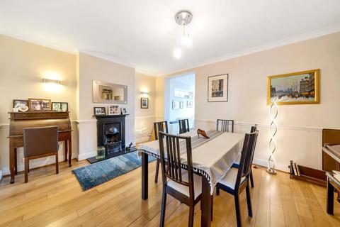68 Munster Road, Teddington, TW11 9LL