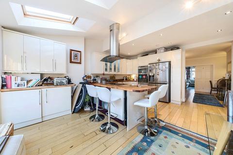 68 Munster Road, Teddington, TW11 9LL