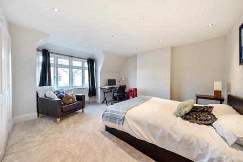 68 Munster Road, Teddington, TW11 9LL