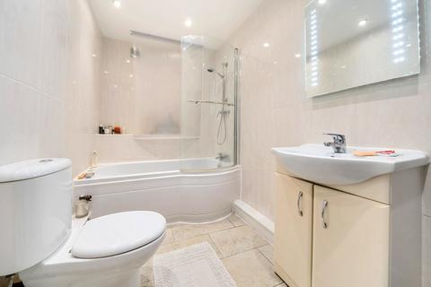 68 Munster Road, Teddington, TW11 9LL