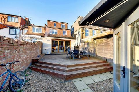 68 Munster Road, Teddington, TW11 9LL
