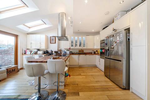 68 Munster Road, Teddington, TW11 9LL