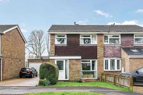 17 Dovetrees, Carterton, OX18 1AN
