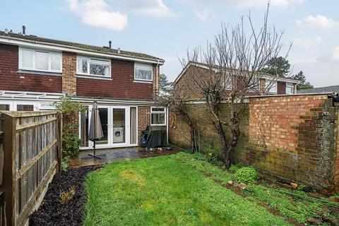 17 Dovetrees, Carterton, OX18 1AN