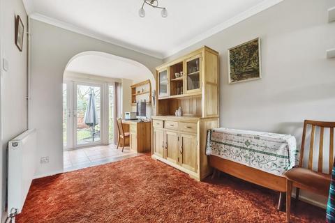 17 Dovetrees, Carterton, OX18 1AN