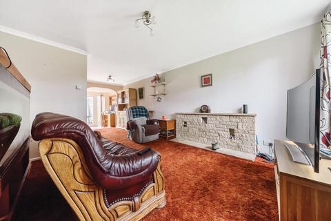 17 Dovetrees, Carterton, OX18 1AN