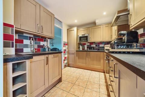 17 Dovetrees, Carterton, OX18 1AN