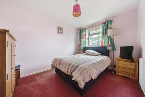 17 Dovetrees, Carterton, OX18 1AN