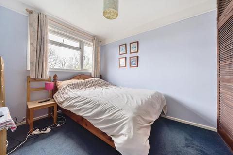 17 Dovetrees, Carterton, OX18 1AN
