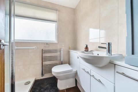 17 Dovetrees, Carterton, OX18 1AN
