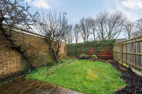 17 Dovetrees, Carterton, OX18 1AN