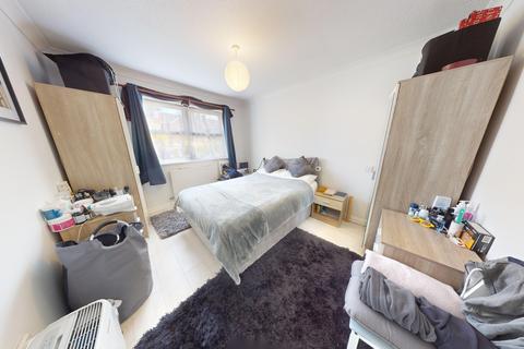 2 bedroom bungalow to rent, Hollow Way, Cowley OX4