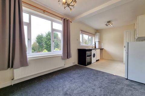 3 bedroom flat to rent - Hawksworth Lane, Leeds LS20
