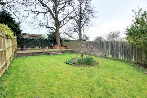 62 Beech Hill, Haywards Heath, RH16 3RX