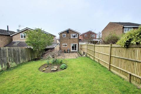 62 Beech Hill, Haywards Heath, RH16 3RX
