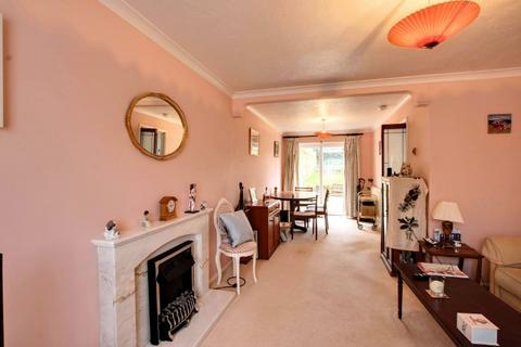 62 Beech Hill, Haywards Heath, RH16 3RX