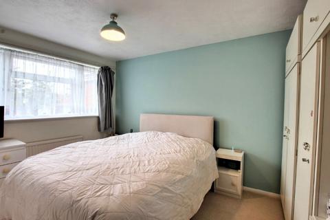 62 Beech Hill, Haywards Heath, RH16 3RX