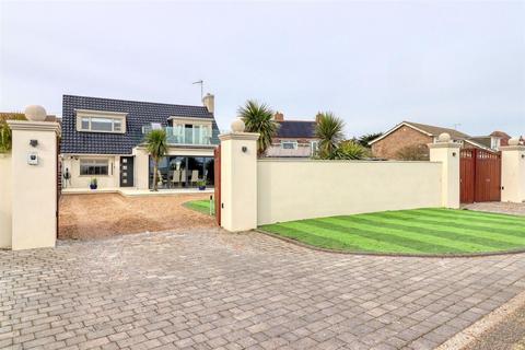 4 bedroom detached house for sale, Holland on Sea CO15