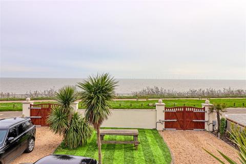 4 bedroom detached house for sale - Holland on Sea CO15