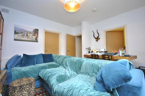 3 bedroom flat to rent, St. Mildreds Road London SE12