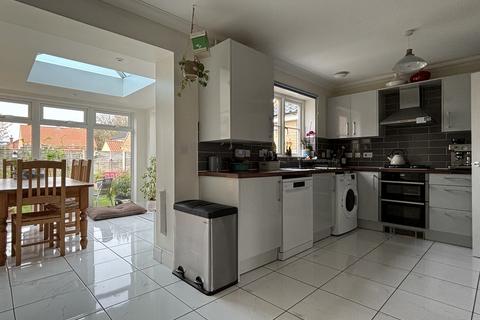 3 bedroom semi-detached house for sale, Sandbach Road, South Wootton