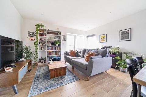2 bedroom flat for sale - Benhill Road, Camberwell