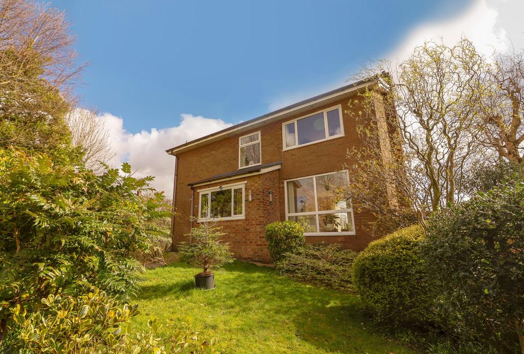 Bowden Road, Glossop SK13 3 bed detached house for sale £445,000