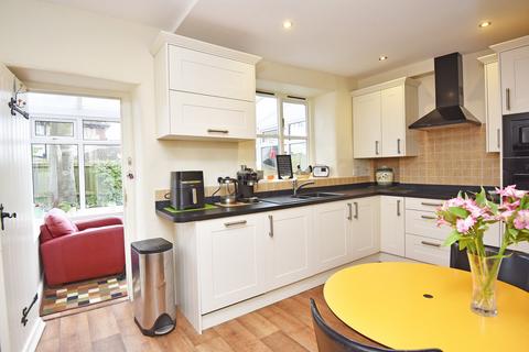 2 bedroom terraced house for sale, Oatlands Drive, Harrogate