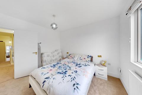 3 bedroom end of terrace house to rent, Craven Park, London, NW10