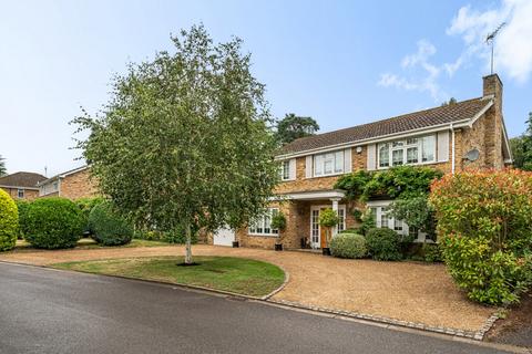 4 Crossacres, Woking, GU22 8QS